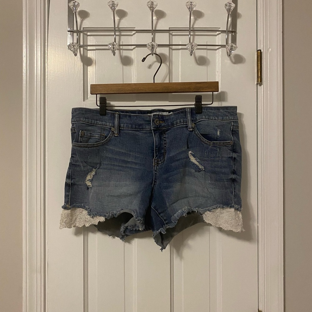 Beaded trim shorts